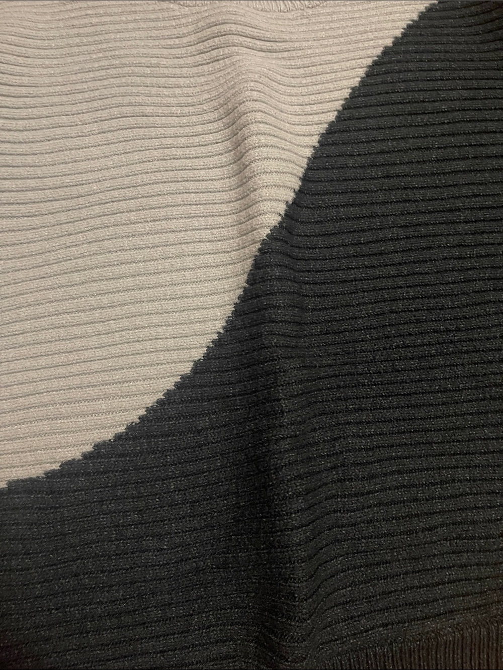 Express sweater - Picture 3 of 4